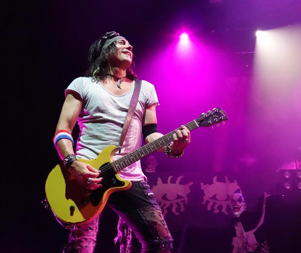 Ο Ryan Roxie, κιθαρίστας του Alice Cooper έρχεται στην Ελλάδα
